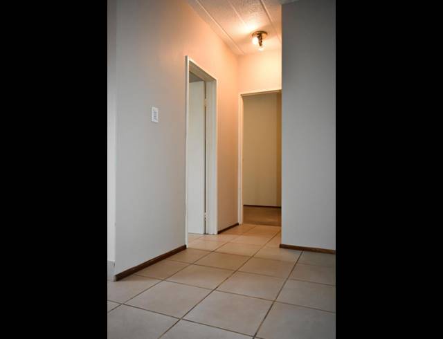 2 bed property to rent in JUKSKEI PARK